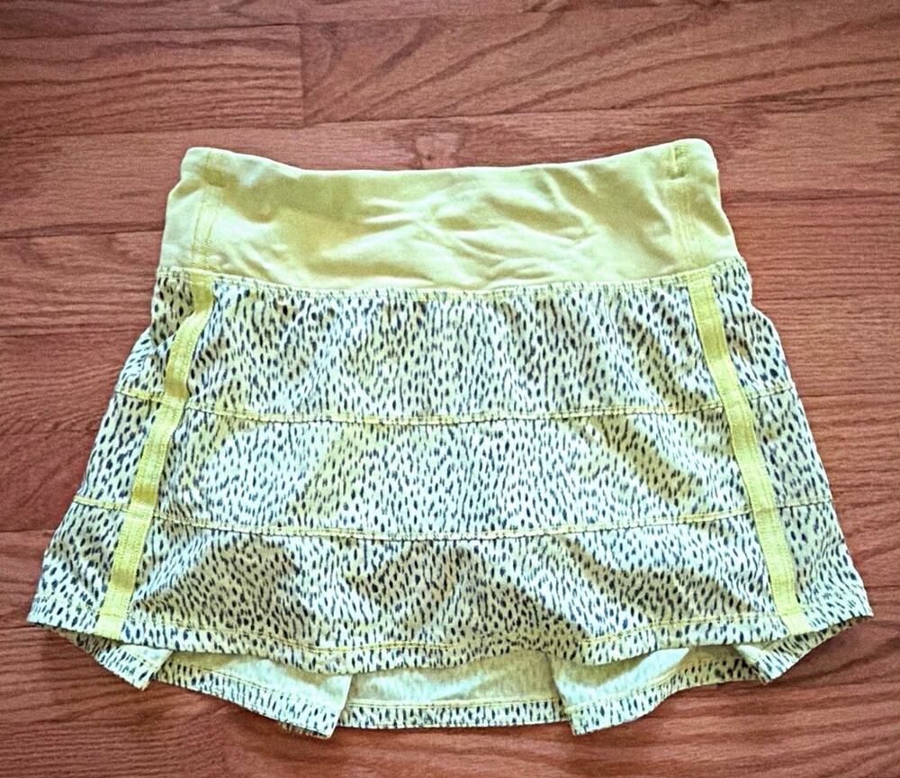 lululemon Women's Yellow/Black Animal Print Skort Size 2 Tennis